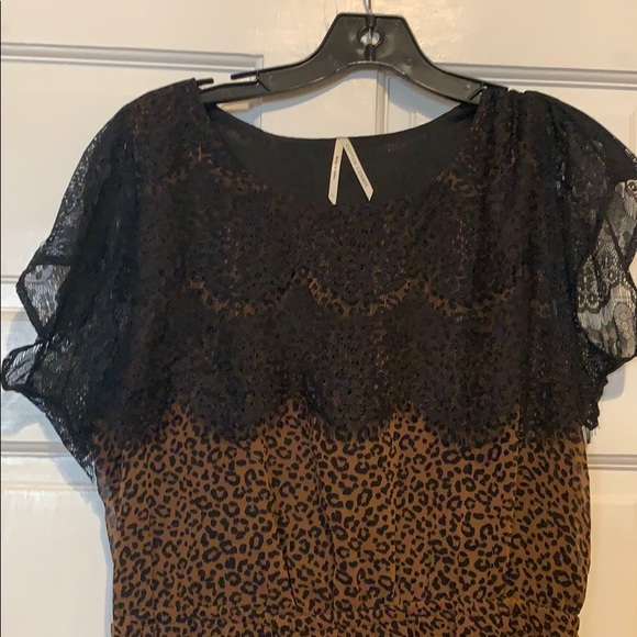Leopard print with black lace overlay dress - Picture 2 of 10
